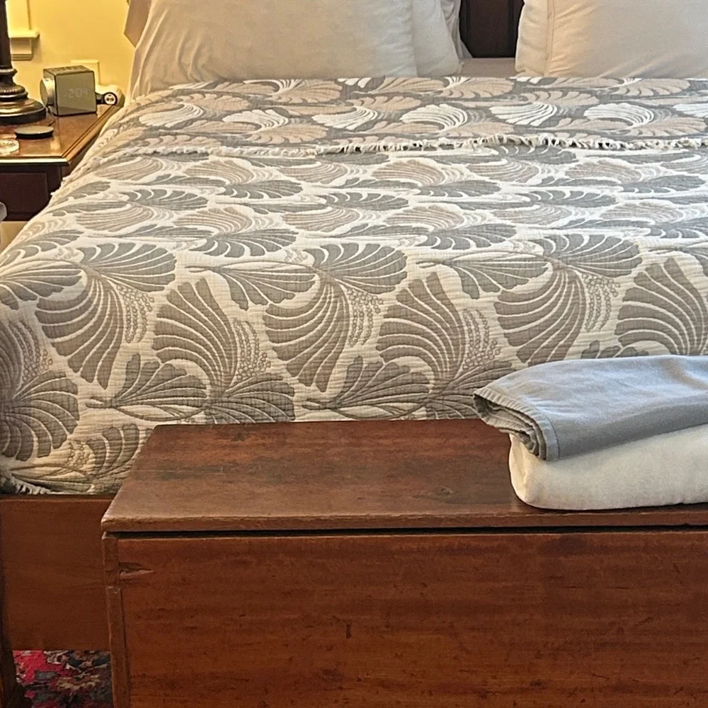 Dancing Leaves Quilted Jacquard 2 Side Woven Bedspread Oversized Queen Neutral
